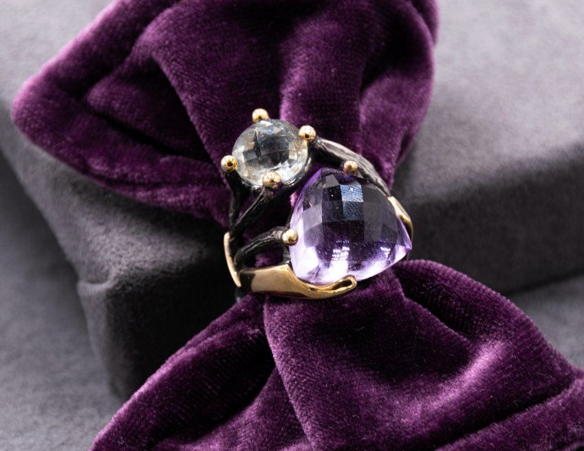 Anillo G.Styliano  Piedra Azul Morada